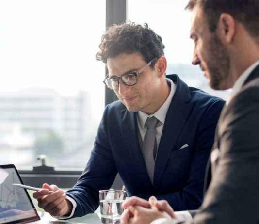operations management vs project management - invensis learning