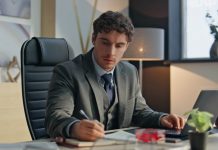 Project Director Roles and Responsibilities: A Comprehensive Guide Project Director Roles and Responsibilities: A Comprehensive Guide