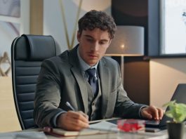 Project Director Roles and Responsibilities: A Comprehensive Guide