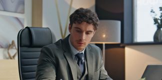 Project Director Roles and Responsibilities: A Comprehensive Guide