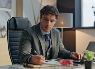 Project Director Roles and Responsibilities: A Comprehensive Guide